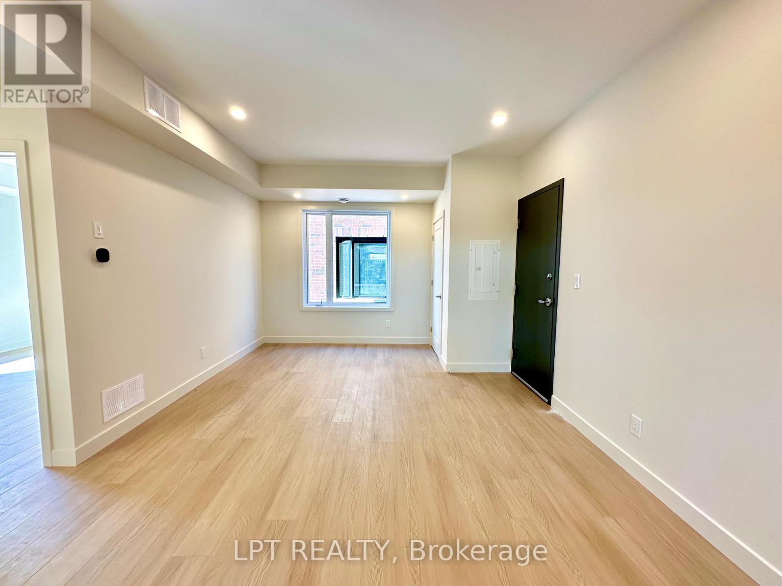 Photo 4 of 2 260 St Denis Street, Ottawa ON