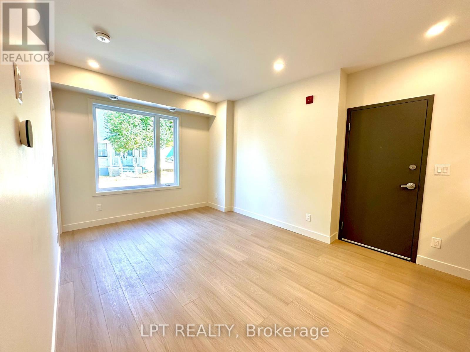 Photo 11 of 2 260 St Denis Street, Ottawa ON