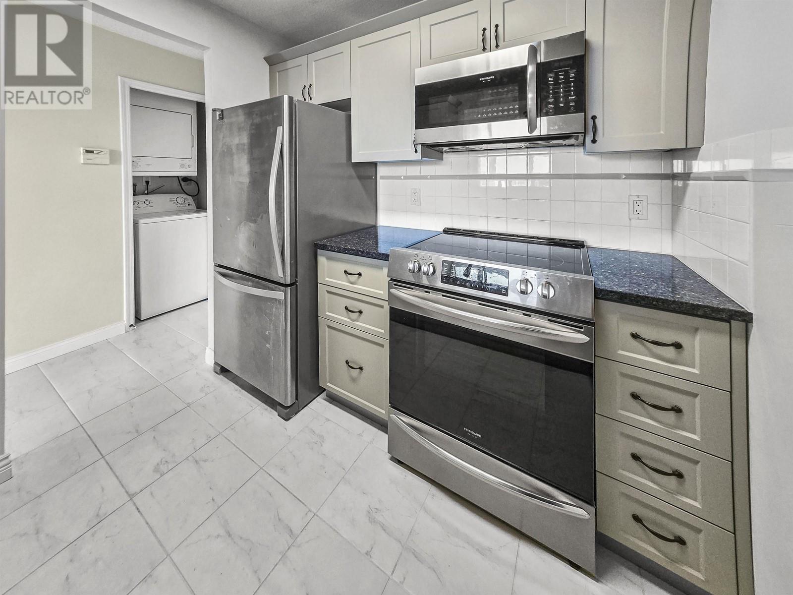 Photo 5 of 6622 Southoaks Crescent, Burnaby BC