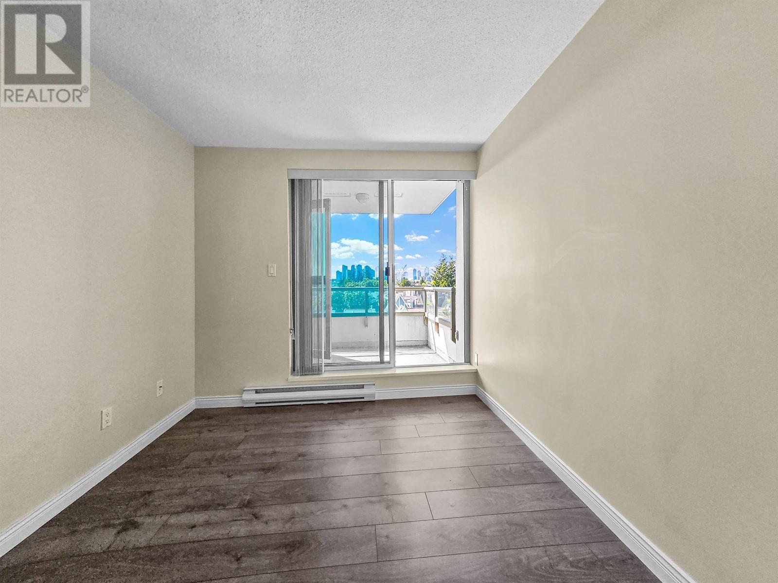 Photo 3 of 6622 Southoaks Crescent, Burnaby BC