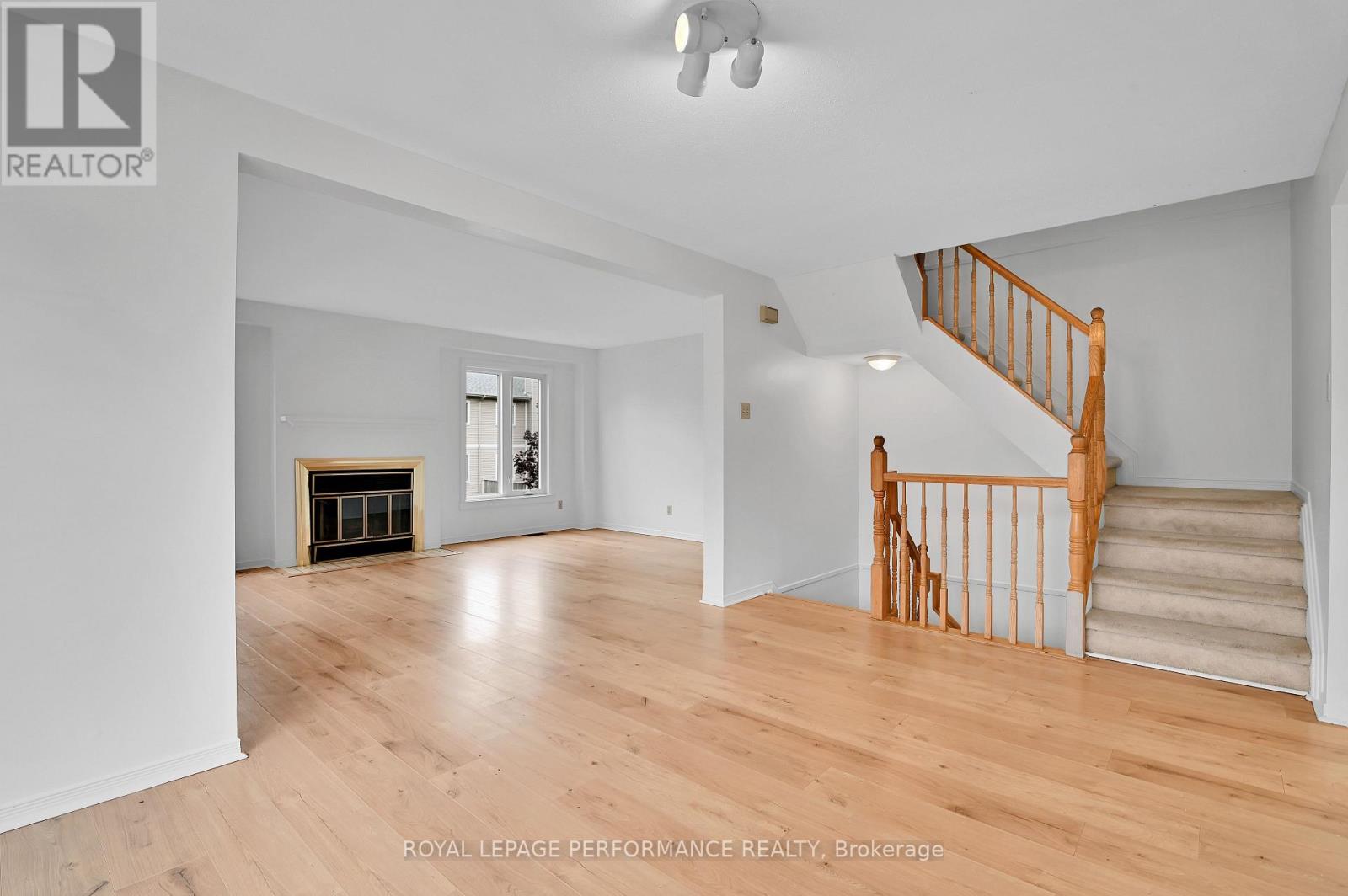 Photo 11 of 17 1838 Summerfields Crescent, Ottawa ON