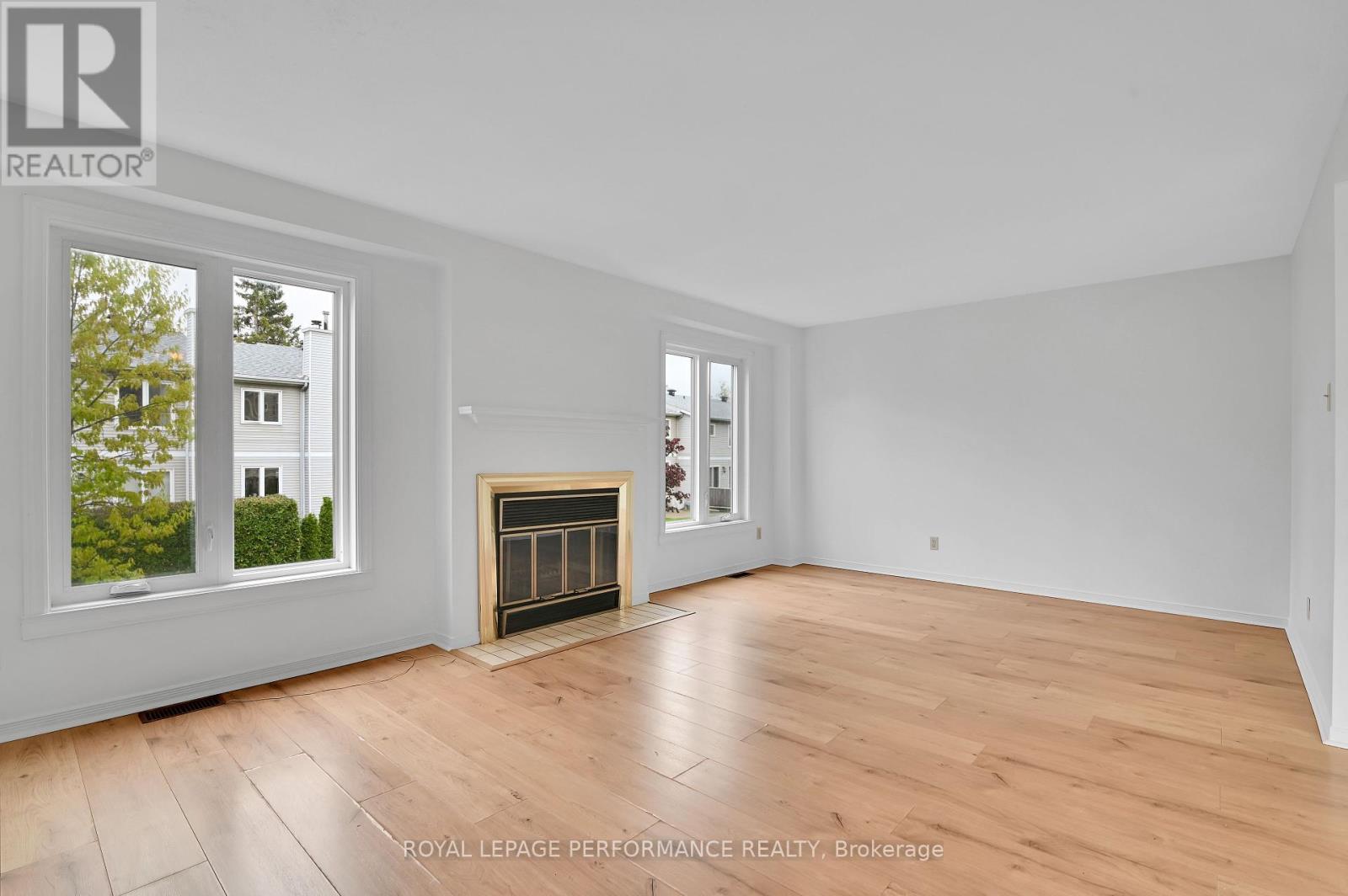 Photo 4 of 17 1838 Summerfields Crescent, Ottawa ON