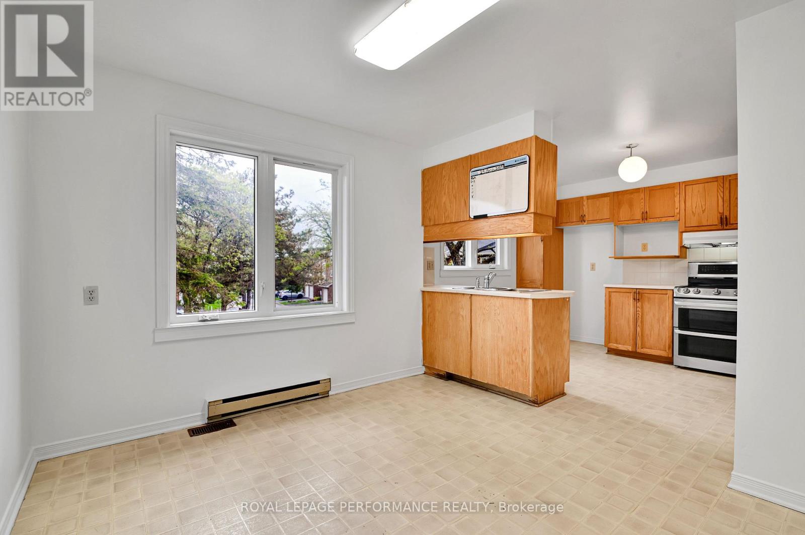 Photo 6 of 17 1838 Summerfields Crescent, Ottawa ON
