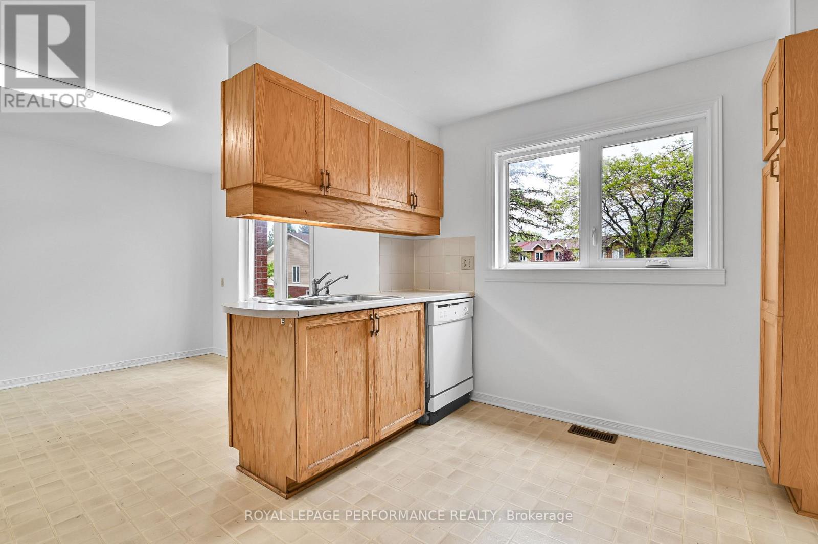 Photo 15 of 17 1838 Summerfields Crescent, Ottawa ON
