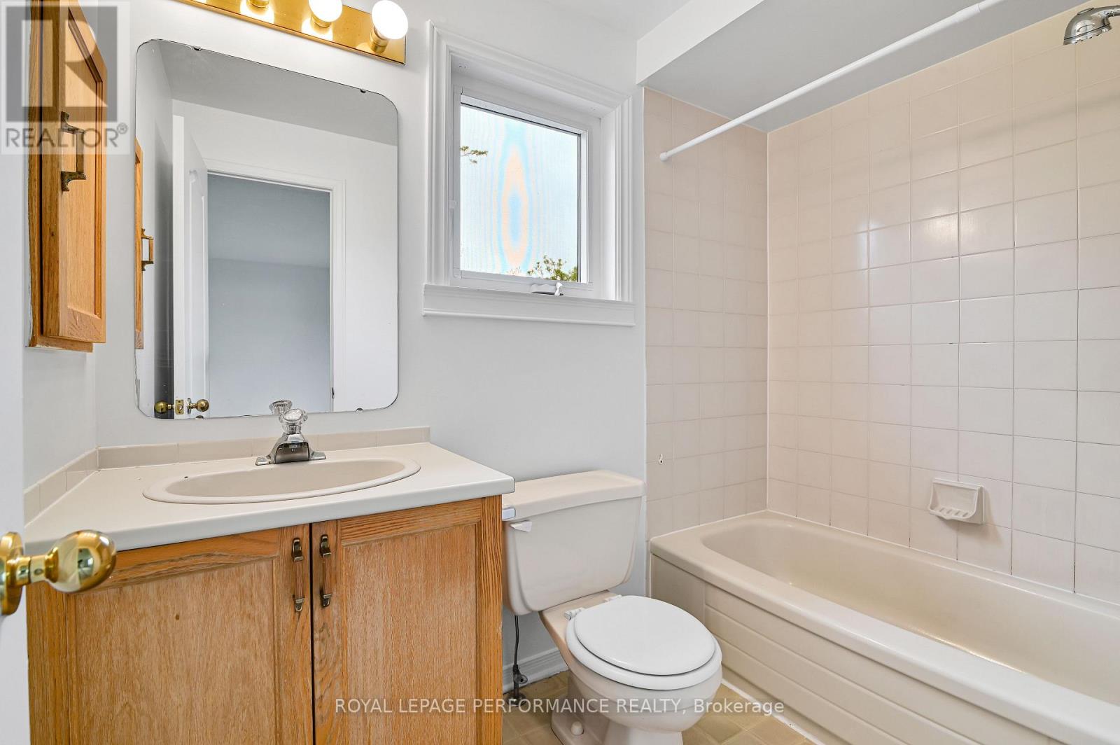Photo 14 of 17 1838 Summerfields Crescent, Ottawa ON