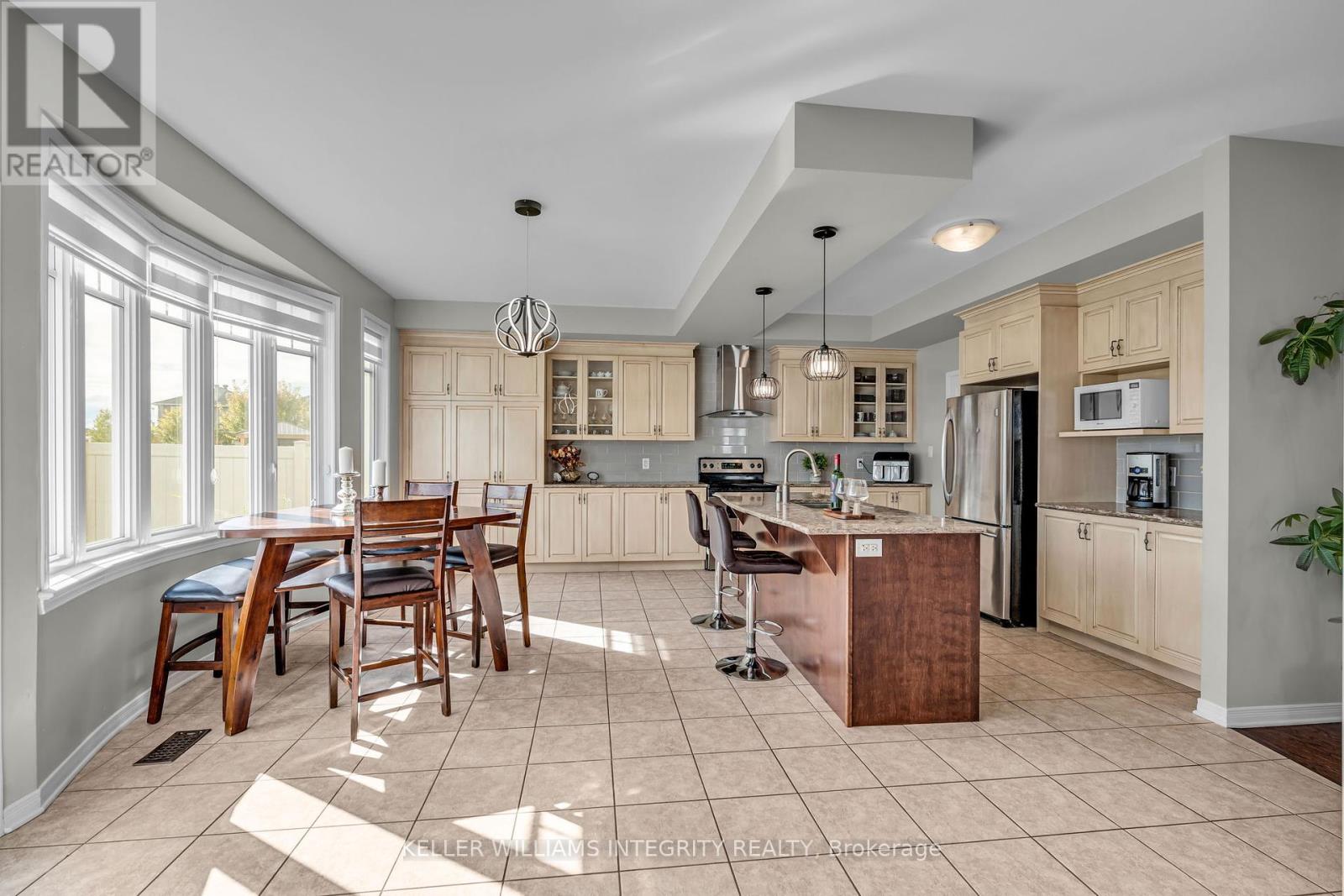 Photo 12 of 367 Andalusian Crescent, Ottawa ON