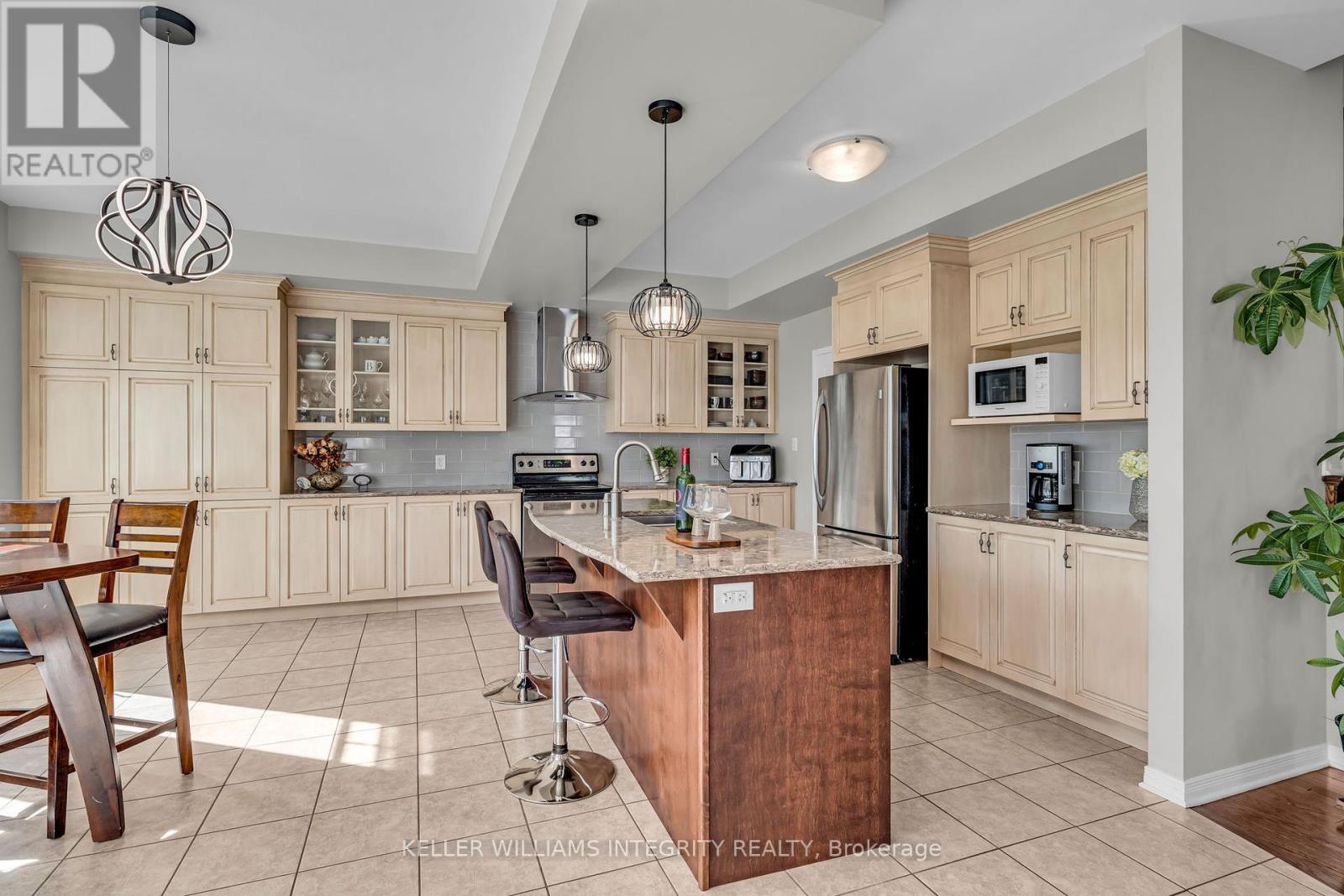 Photo 13 of 367 Andalusian Crescent, Ottawa ON