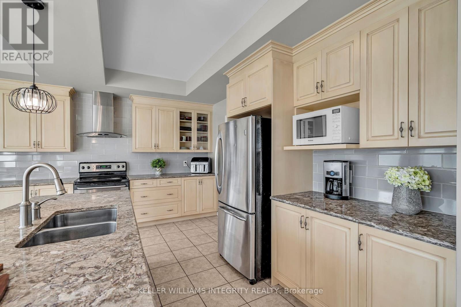 Photo 14 of 367 Andalusian Crescent, Ottawa ON