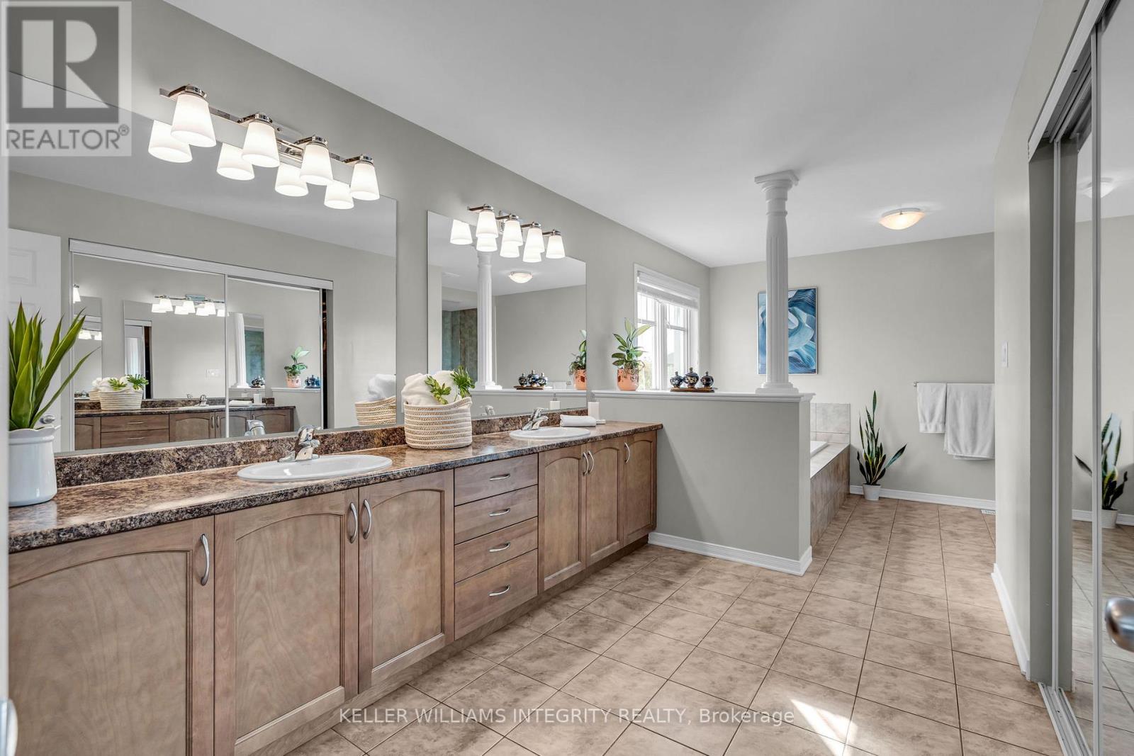 Photo 25 of 367 Andalusian Crescent, Ottawa ON