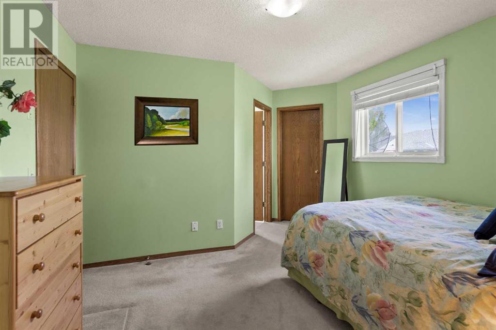 Single Family House 4 Level for Sale in  Applewood Court SE Applewood Park Calgary 