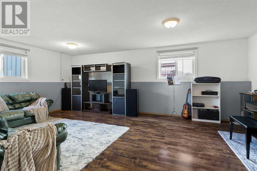 Single Family House 4 Level for Sale in  Applewood Court SE Applewood Park Calgary 
