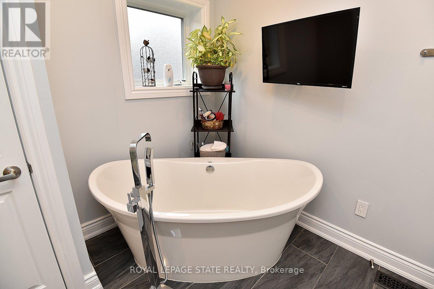Photo 31 of 293 Fairfield Avenue, Hamilton ON