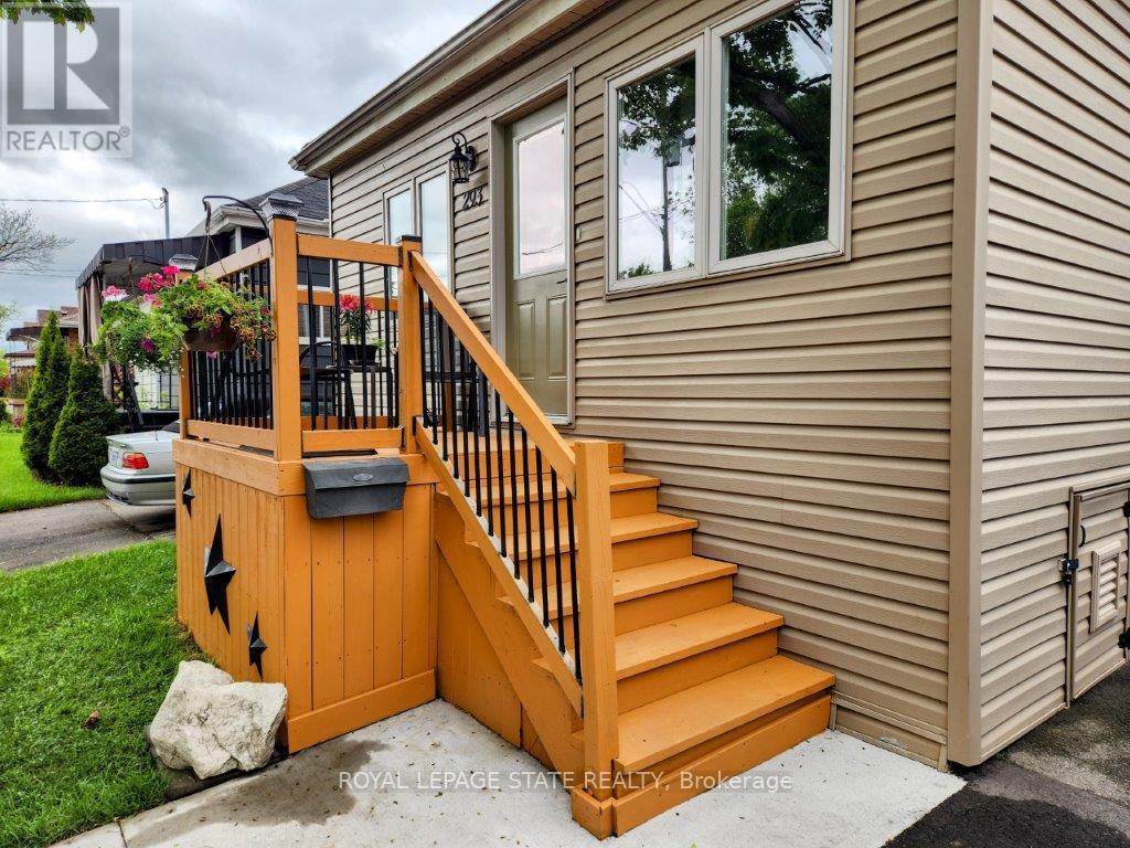 Photo 4 of 293 Fairfield Avenue, Hamilton ON