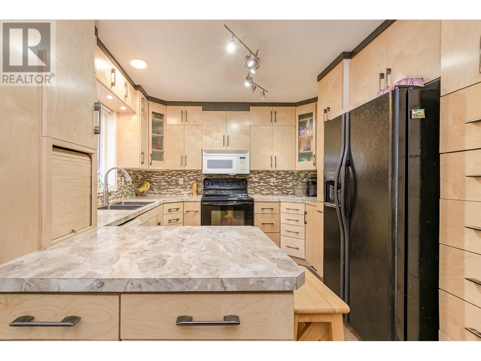 Photo 12 of 4850 Foothill Road Sw, Salmon Arm BC