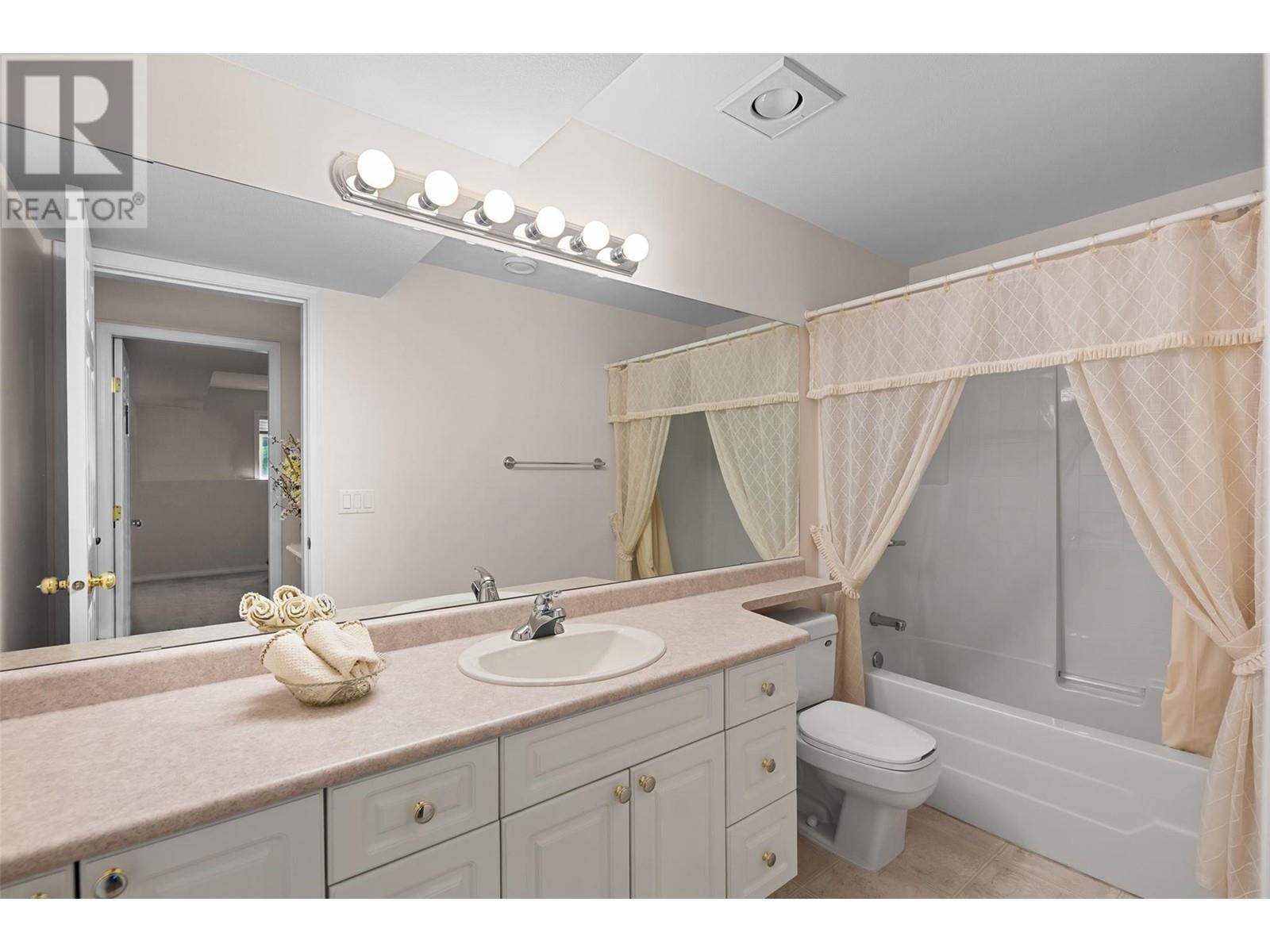 114 1321 RIDGEWAY Drive, Kelowna