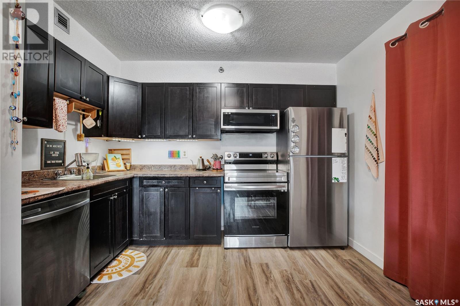 Photo 3 of 703 405 5th Avenue N, Saskatoon SK