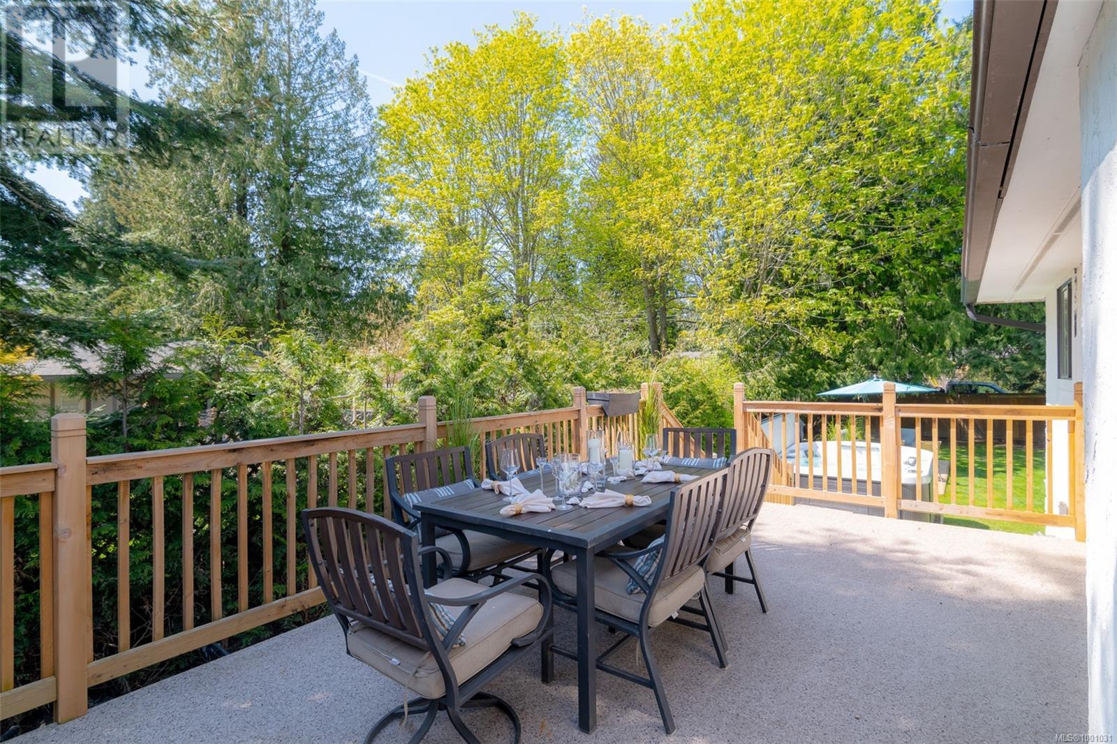 1025 Maple Lane Dr, Parksville real estate listing 1001031