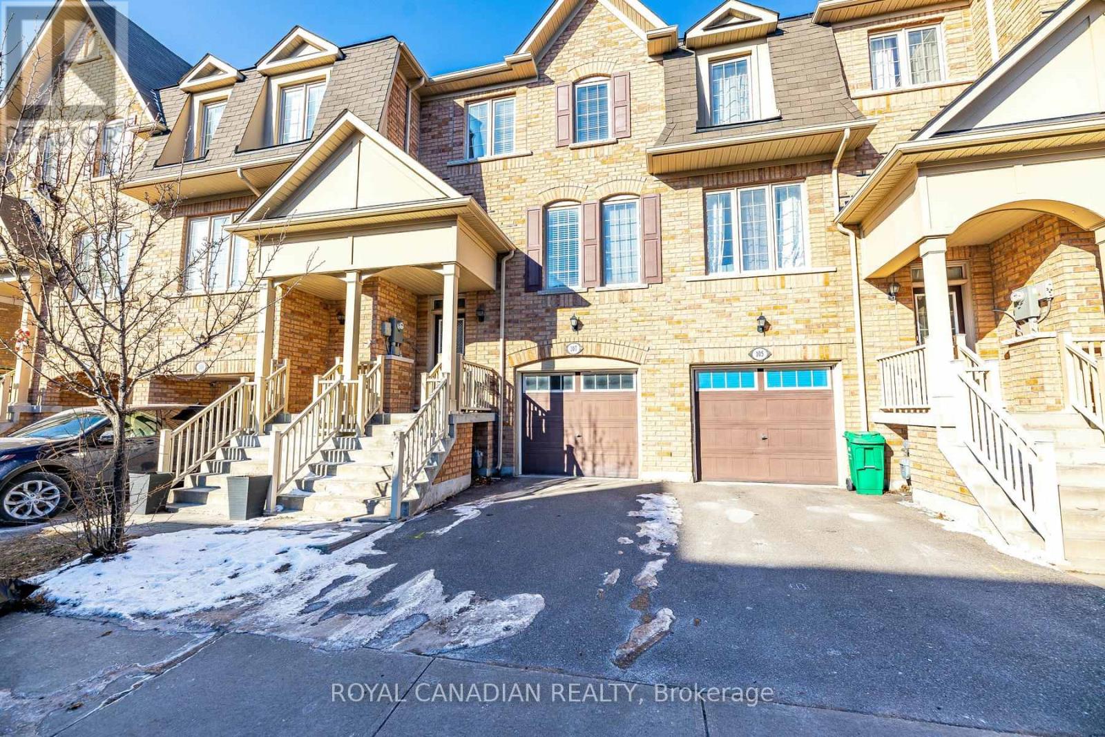 Photo 2 of 107 Sea Drifter Crescent, Brampton ON