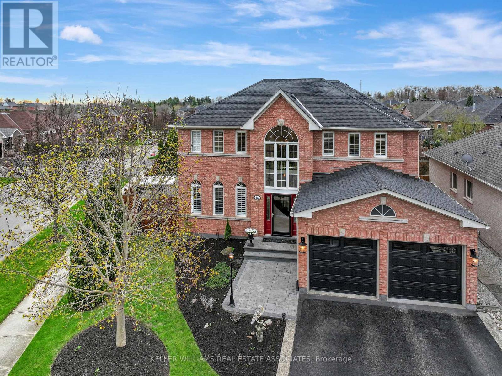 Photo 38 of 15 Johnson Crescent, Halton Hills ON