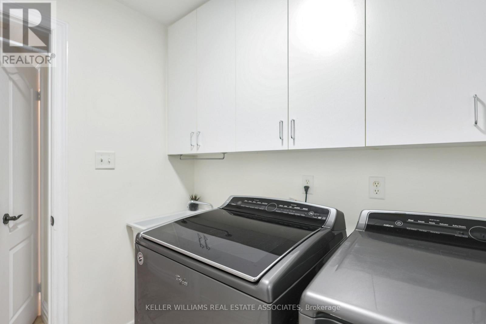 Photo 4 of 15 Johnson Crescent, Halton Hills ON