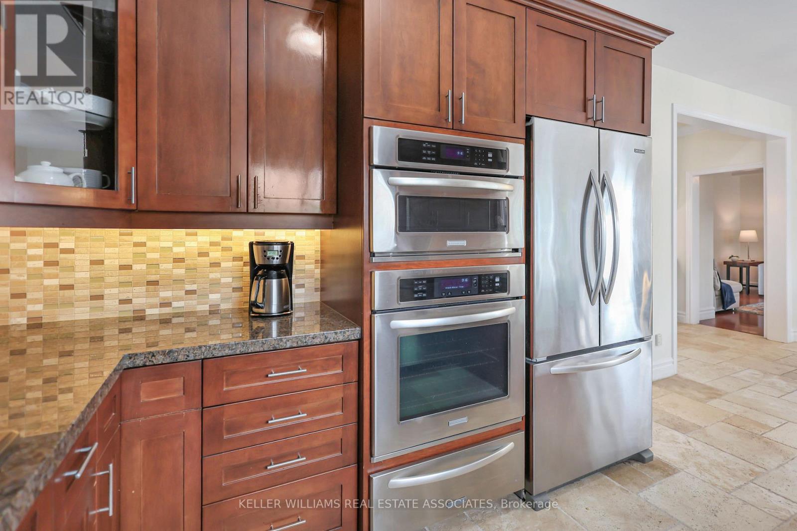 Photo 3 of 15 Johnson Crescent, Halton Hills ON