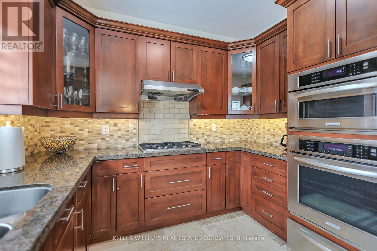 Photo 21 of 15 Johnson Crescent, Halton Hills ON