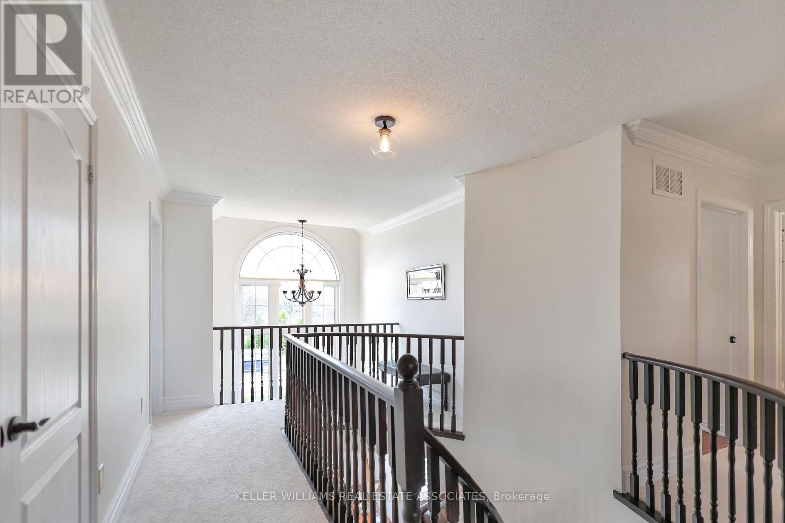 Photo 8 of 15 Johnson Crescent, Halton Hills ON