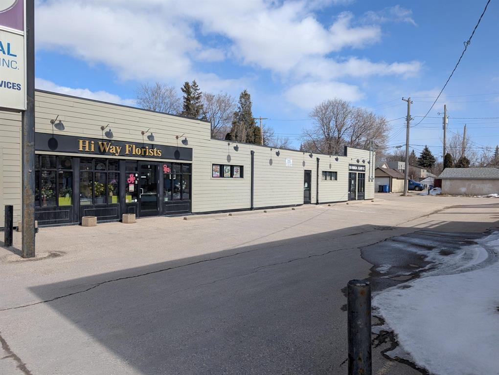 Photo 1 of 821 Henderson Highway, Winnipeg MB