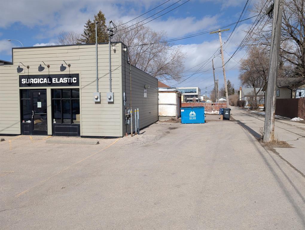 Photo 2 of 821 Henderson Highway, Winnipeg MB