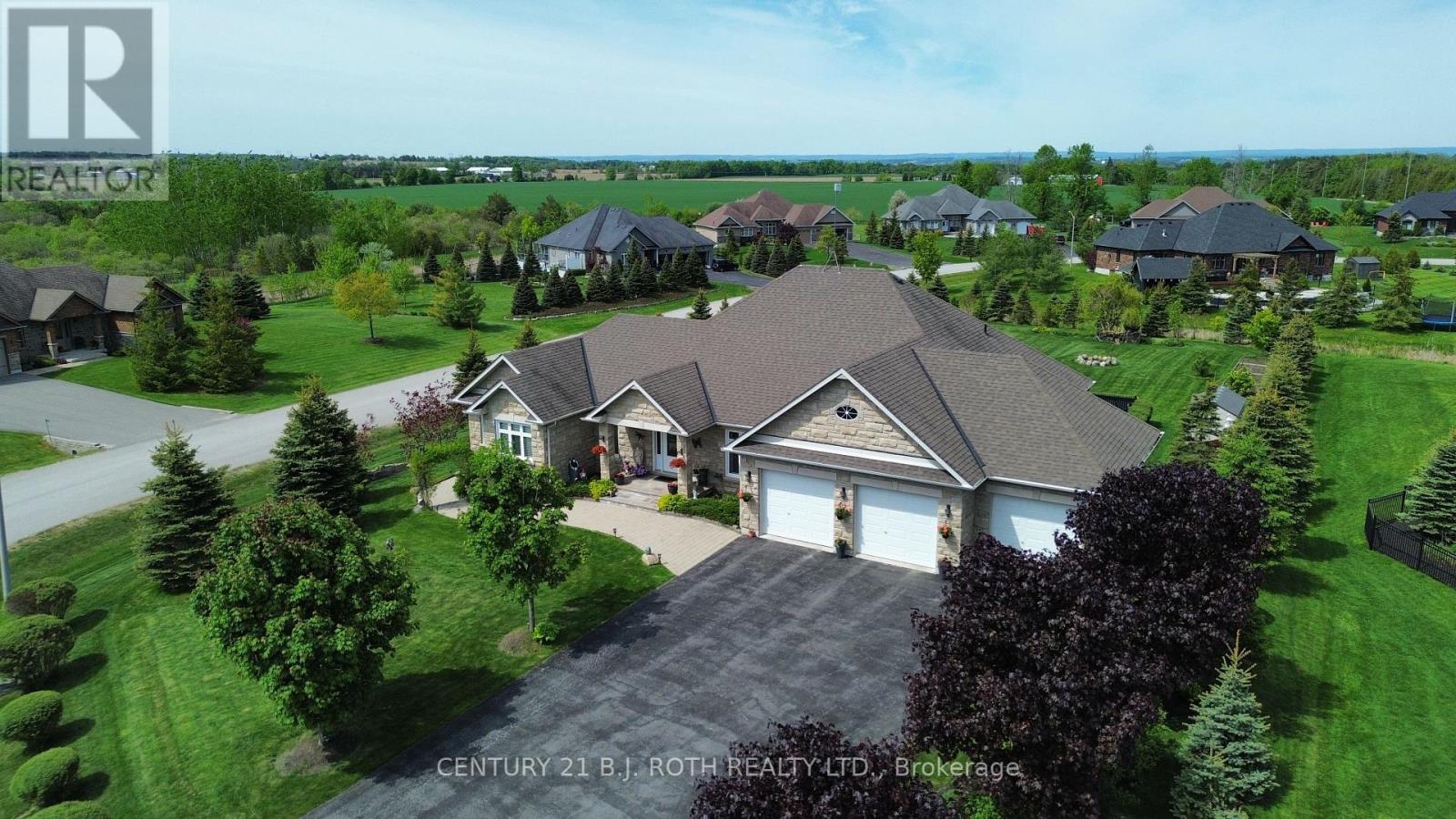 Photo 37 of 10 Brolley Crescent, Essa ON