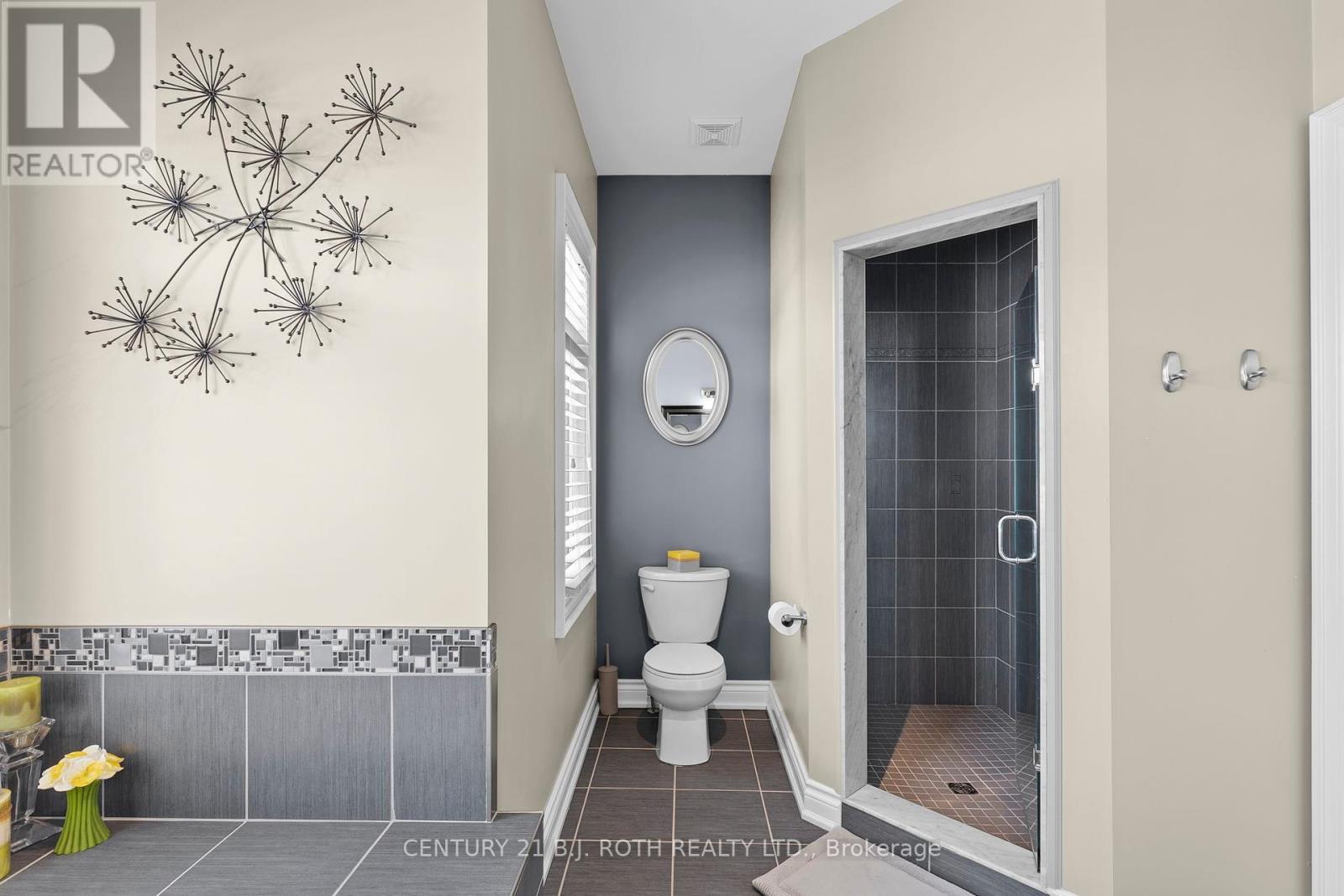 Photo 10 of 10 Brolley Crescent, Essa ON