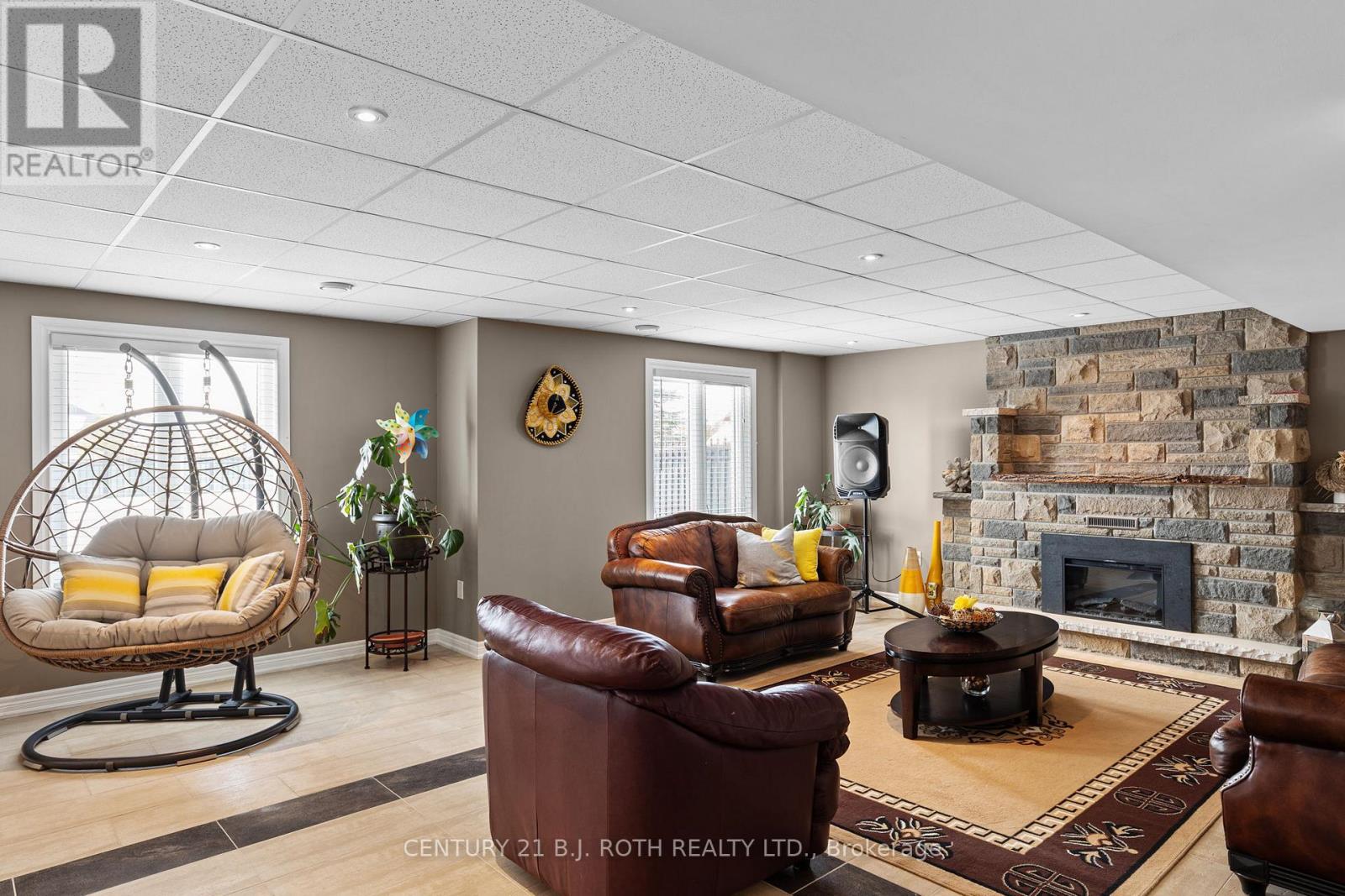 Photo 14 of 10 Brolley Crescent, Essa ON