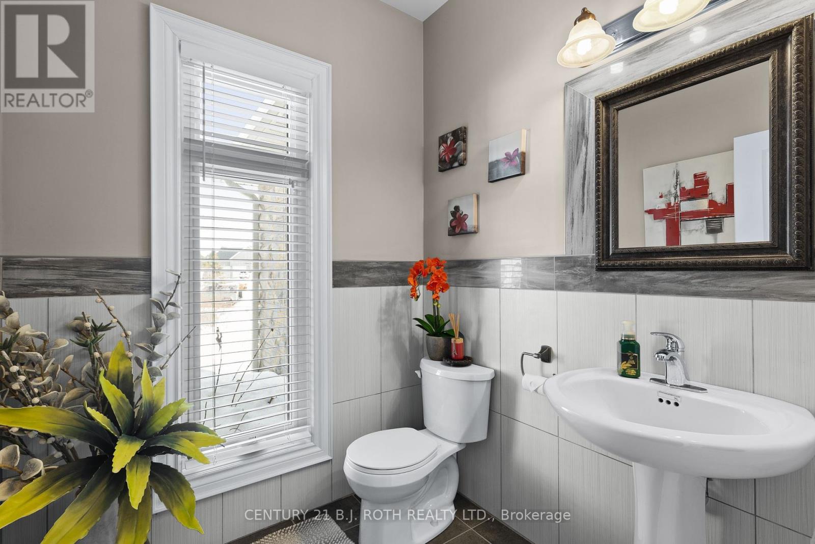 Photo 3 of 10 Brolley Crescent, Essa ON