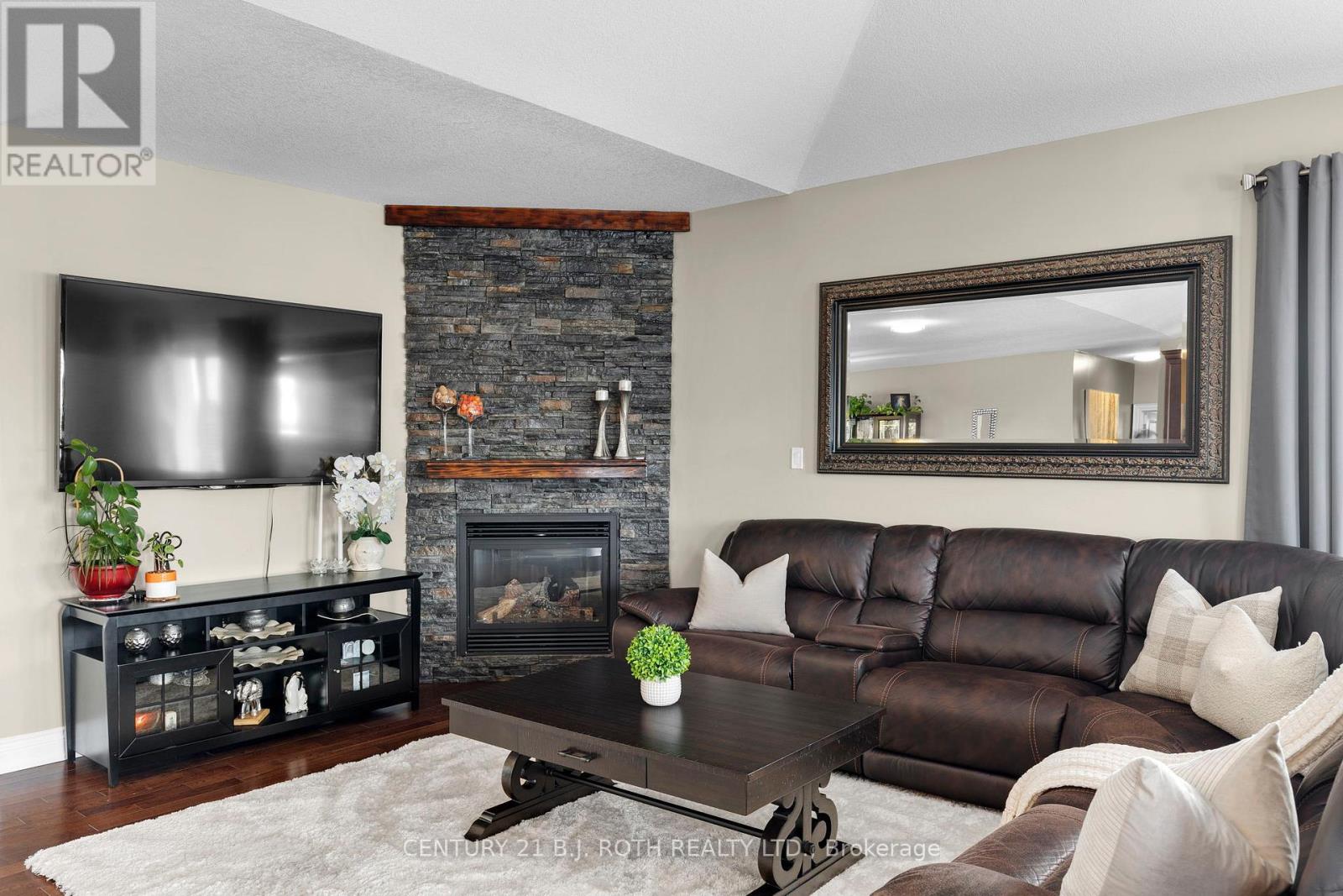 Photo 31 of 10 Brolley Crescent, Essa ON