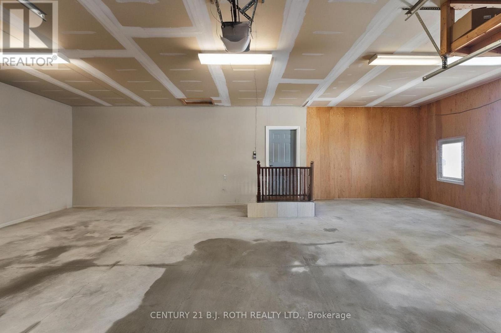 Photo 25 of 10 Brolley Crescent, Essa ON