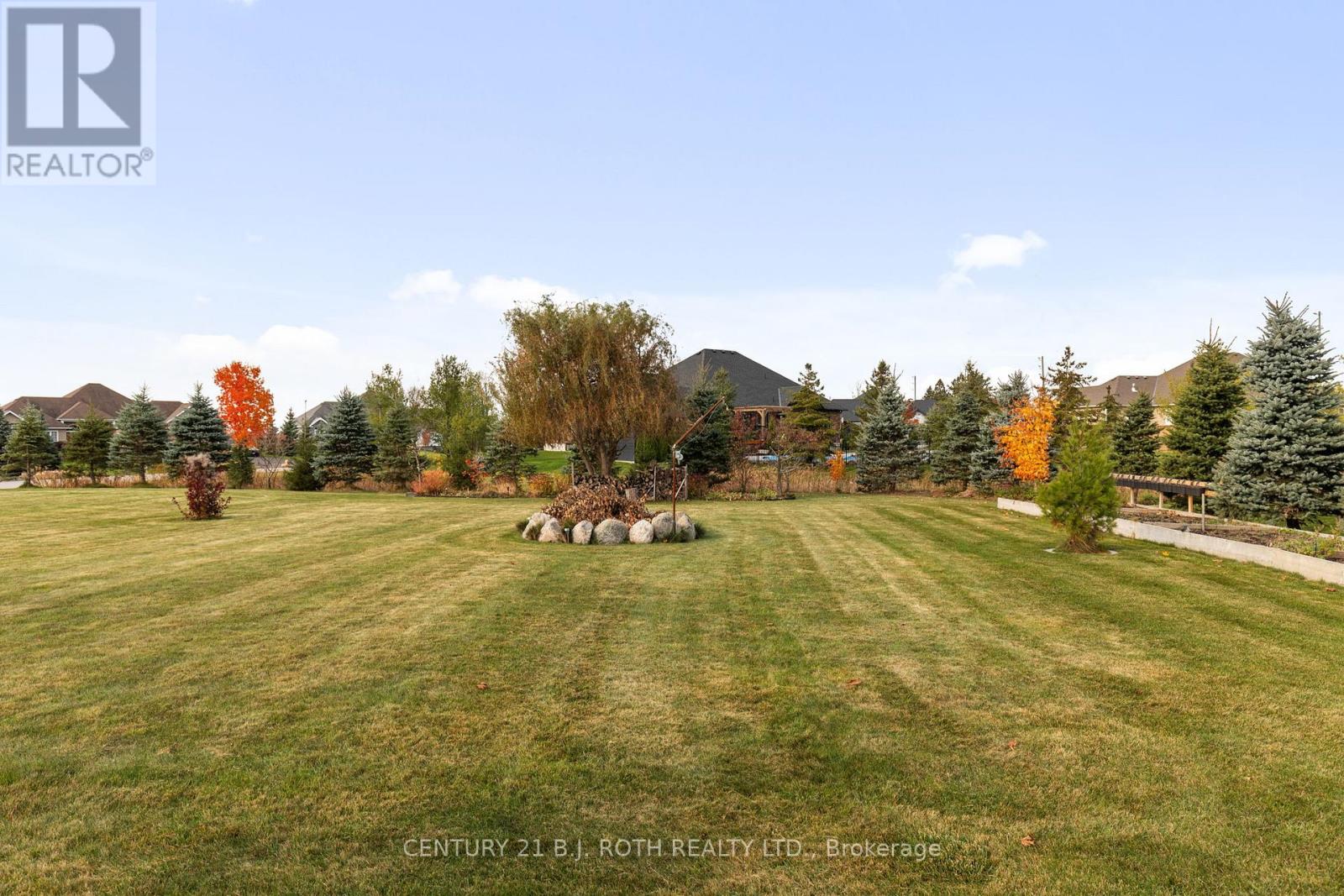 Photo 35 of 10 Brolley Crescent, Essa ON