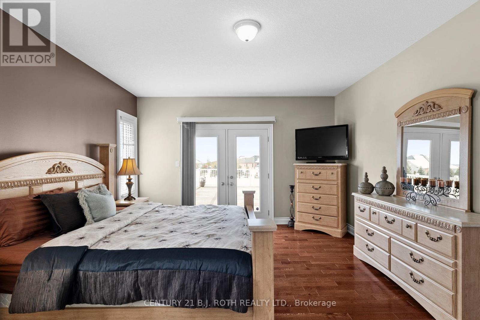 Photo 39 of 10 Brolley Crescent, Essa ON