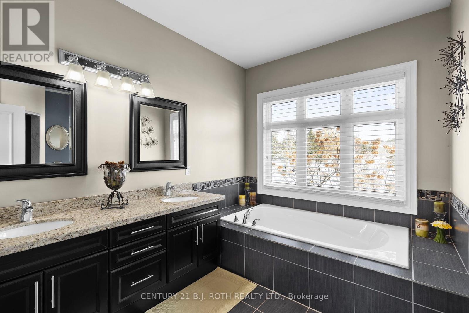 Photo 6 of 10 Brolley Crescent, Essa ON