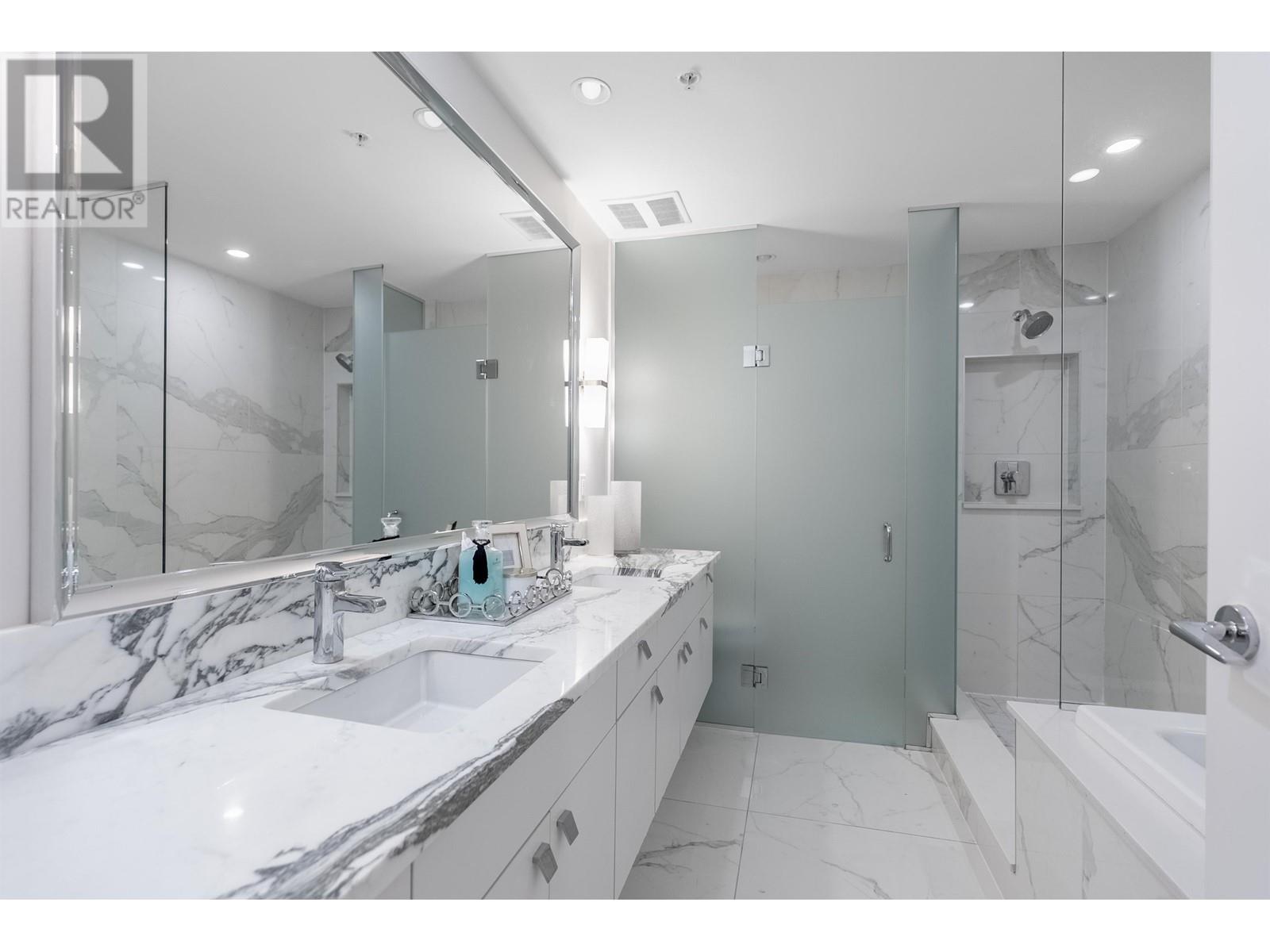 Photo 34 of 309 2565 Maple Street, Vancouver BC