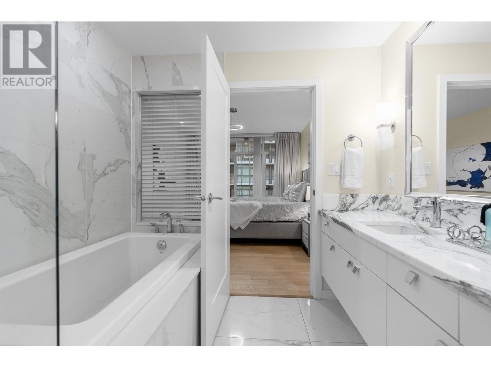 Photo 19 of 309 2565 Maple Street, Vancouver BC