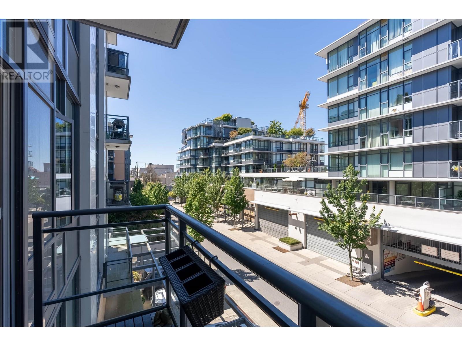 Photo 10 of 309 2565 Maple Street, Vancouver BC