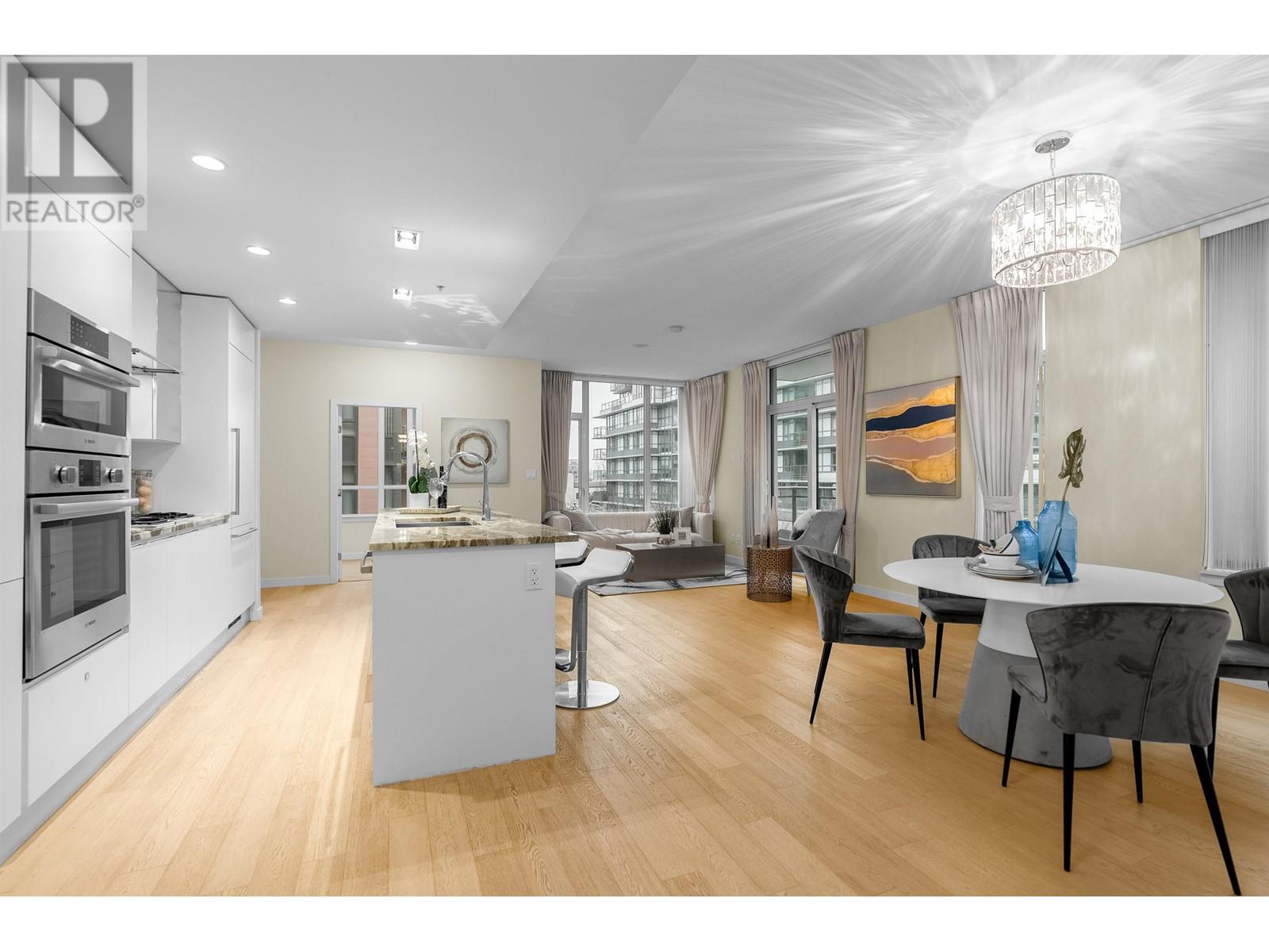 Photo 4 of 309 2565 Maple Street, Vancouver BC