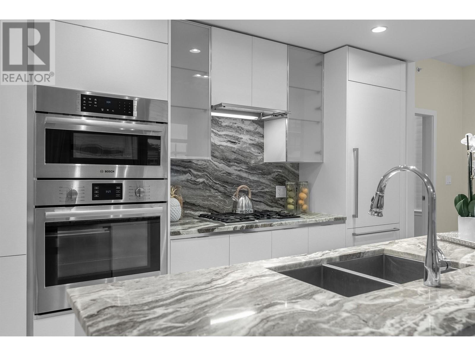 Photo 11 of 309 2565 Maple Street, Vancouver BC