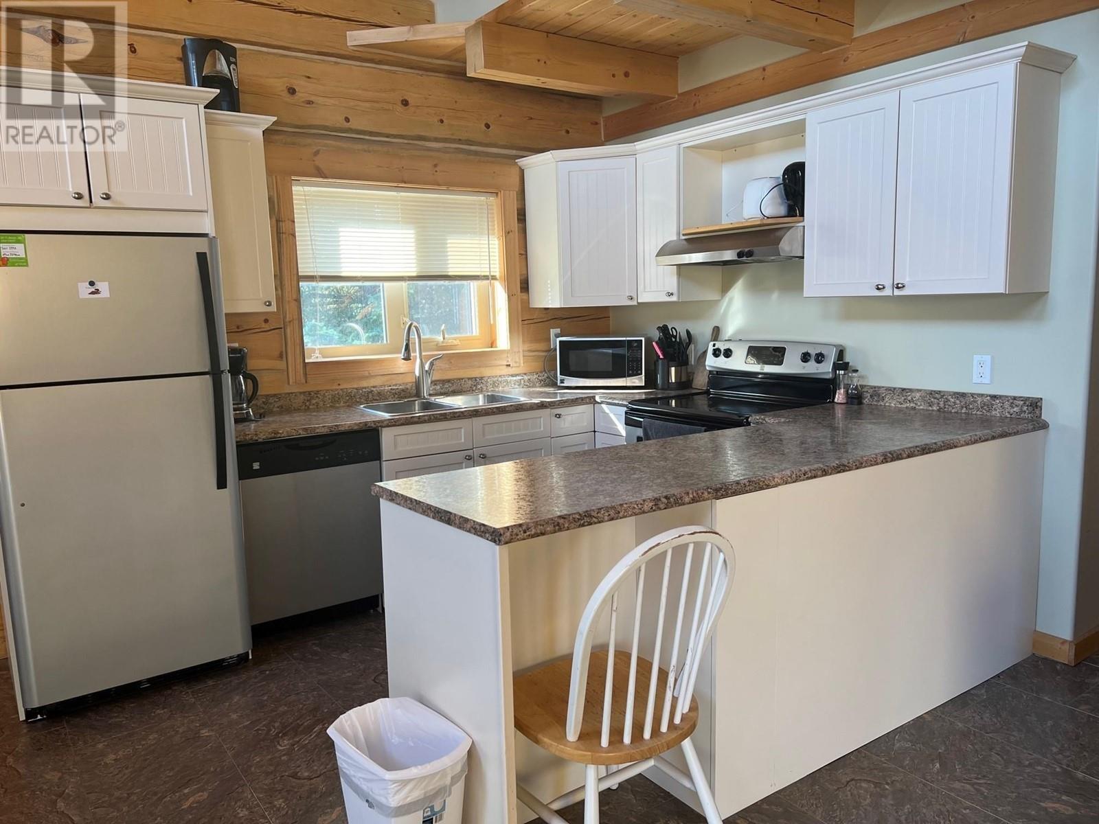 Photo 6 of 10405 Lemieux Street, Hudsons Hope BC