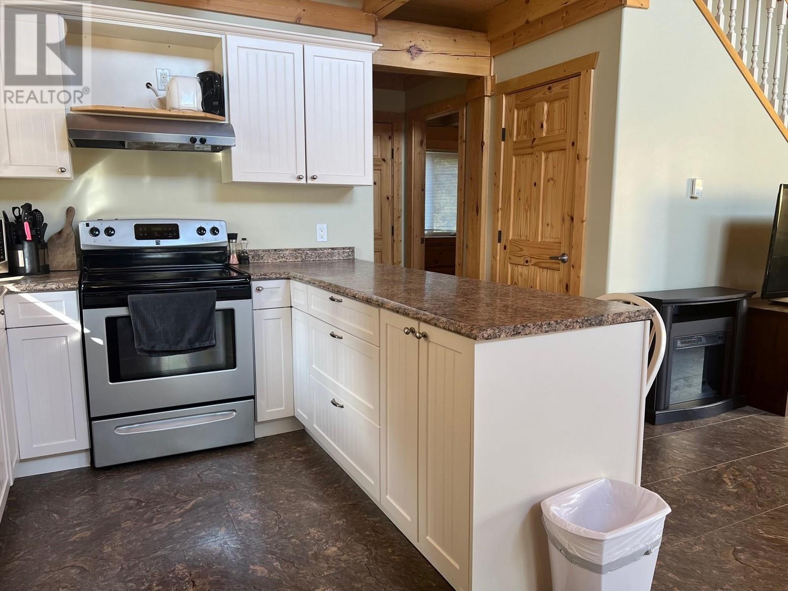 Photo 5 of 10405 Lemieux Street, Hudsons Hope BC