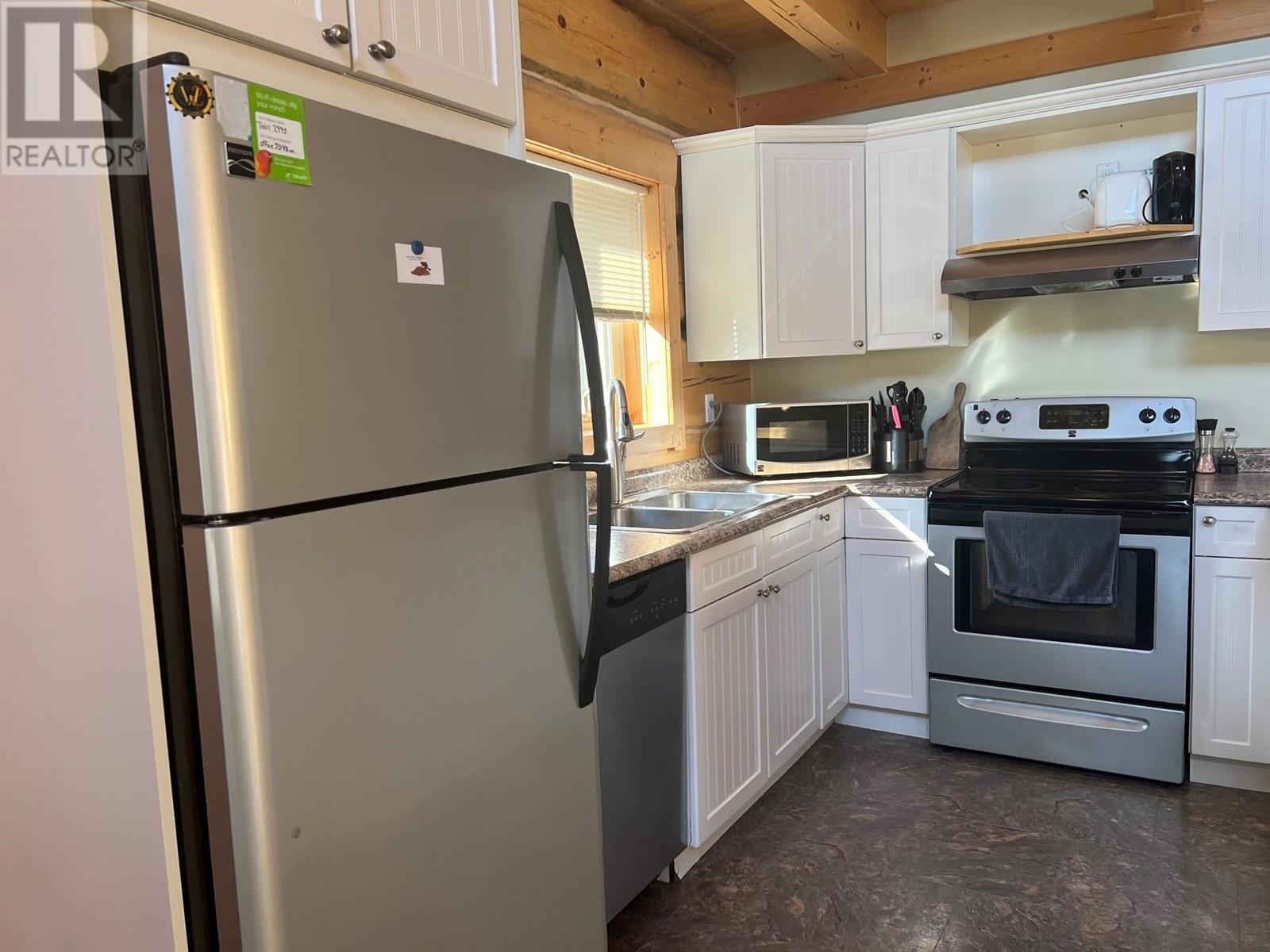 Photo 4 of 10405 Lemieux Street, Hudsons Hope BC