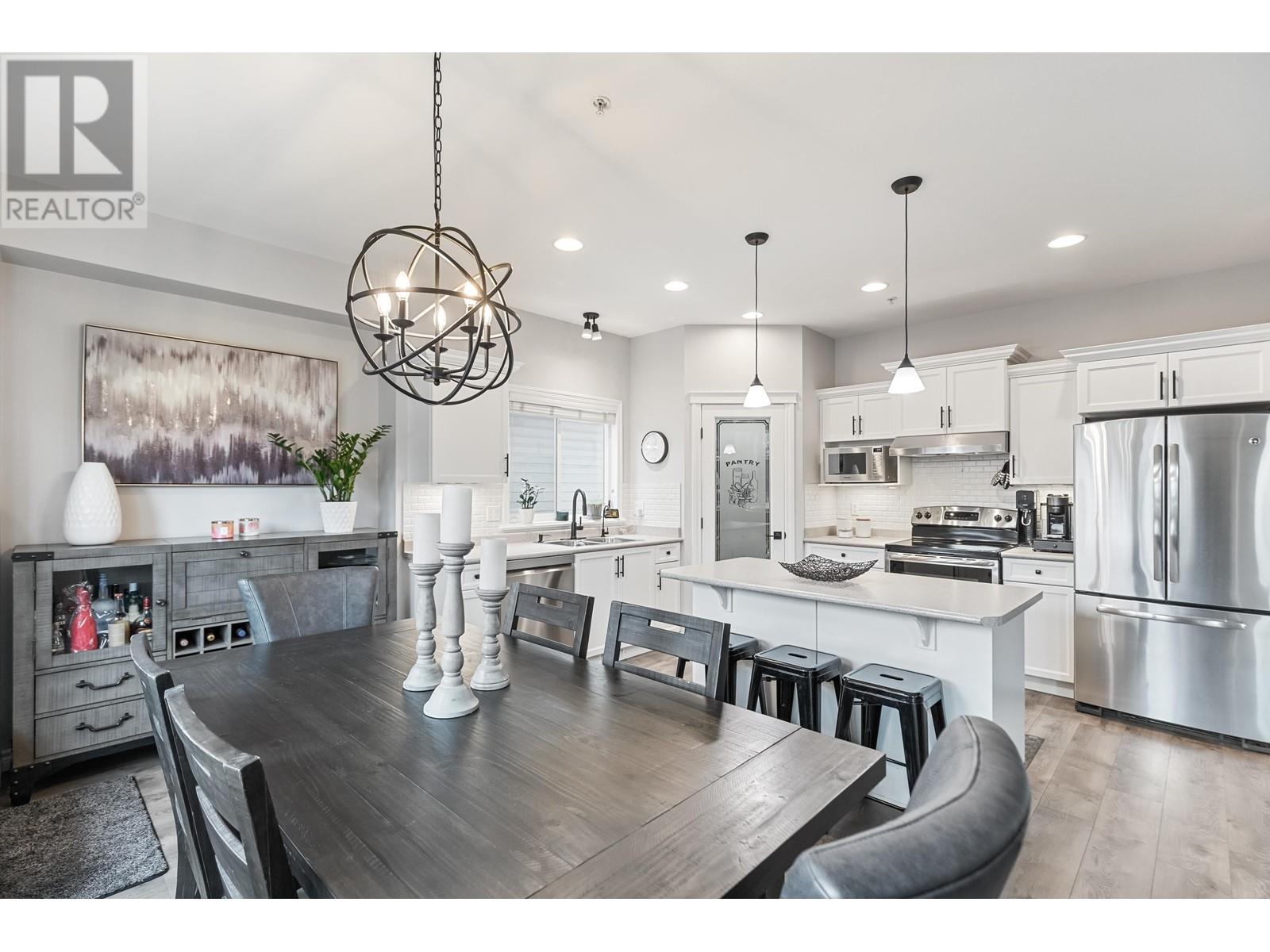 118 21868 LOUGHEED HIGHWAY, Maple Ridge real estate listing R2992677