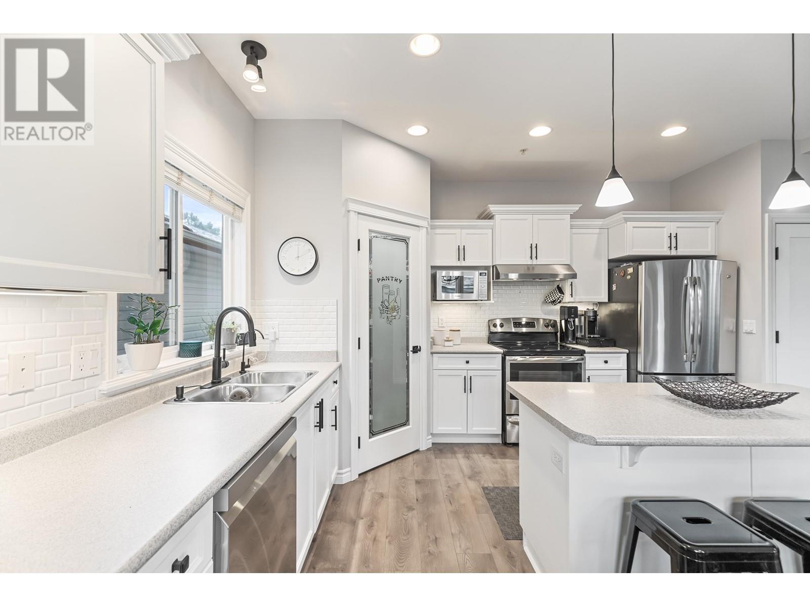118 21868 LOUGHEED HIGHWAY, Maple Ridge real estate listing R2992677