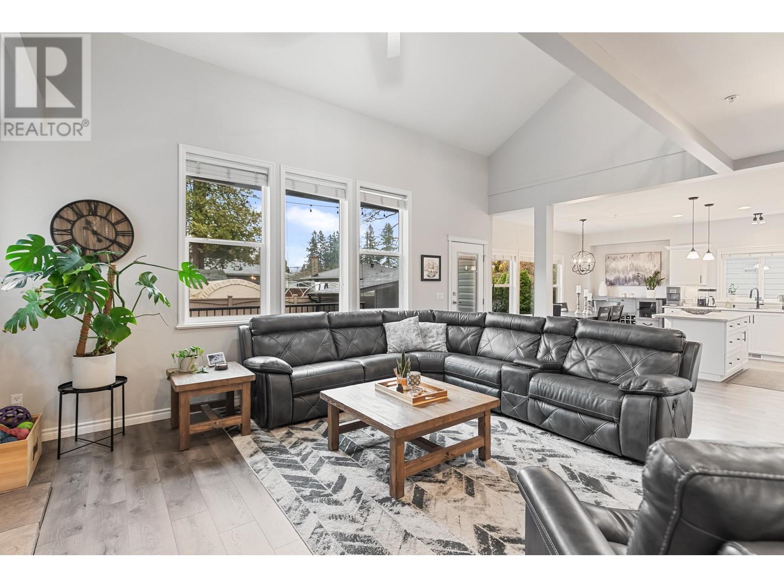 118 21868 LOUGHEED HIGHWAY, Maple Ridge real estate listing R2992677