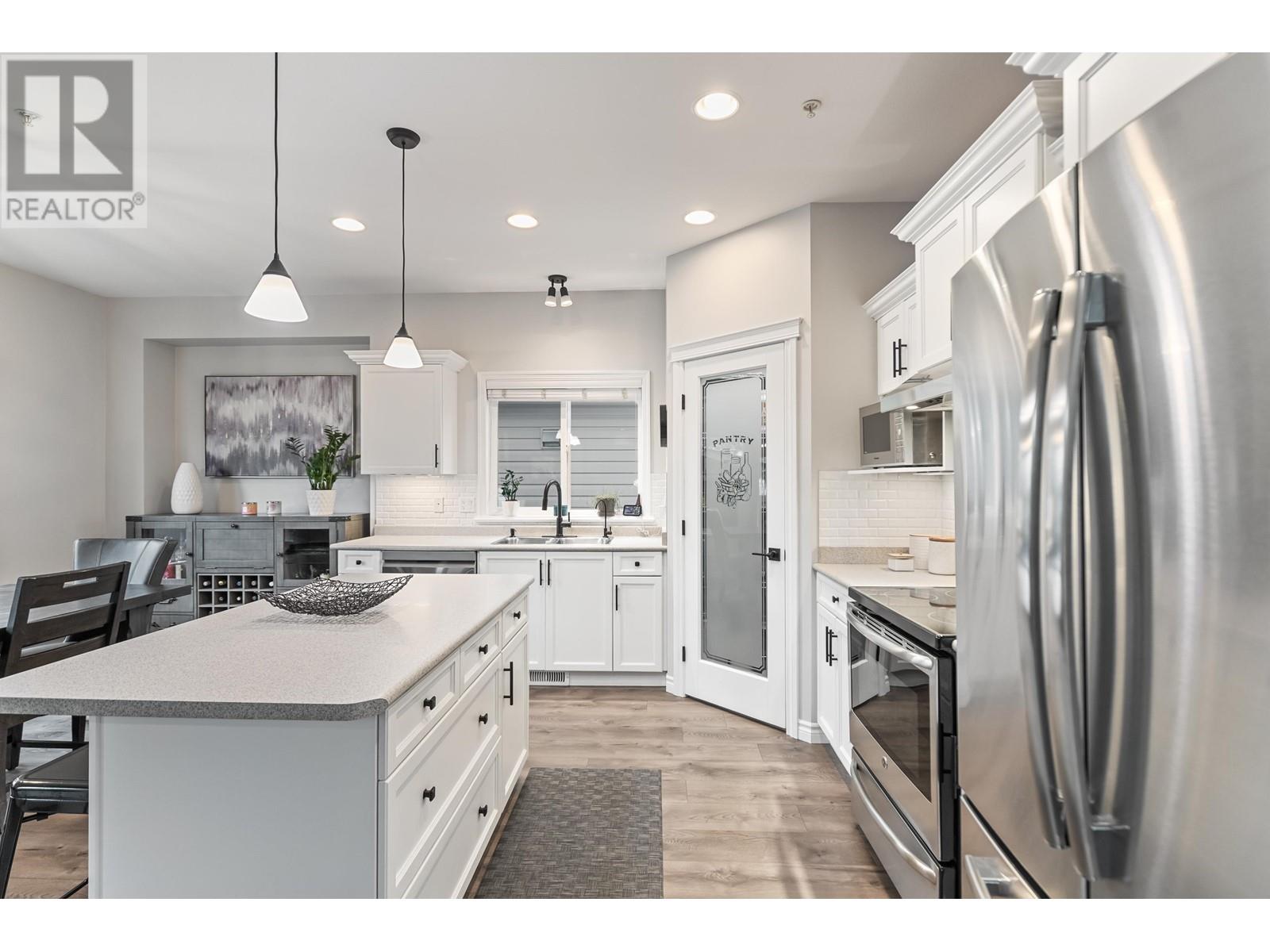 118 21868 LOUGHEED HIGHWAY, Maple Ridge real estate listing R2992677